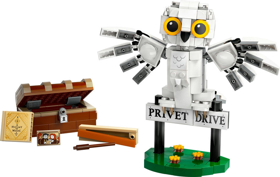 Harry Potter Hedwig at 4 Privet Drive buildable owl figure with posable wings and themed accessories for kids.