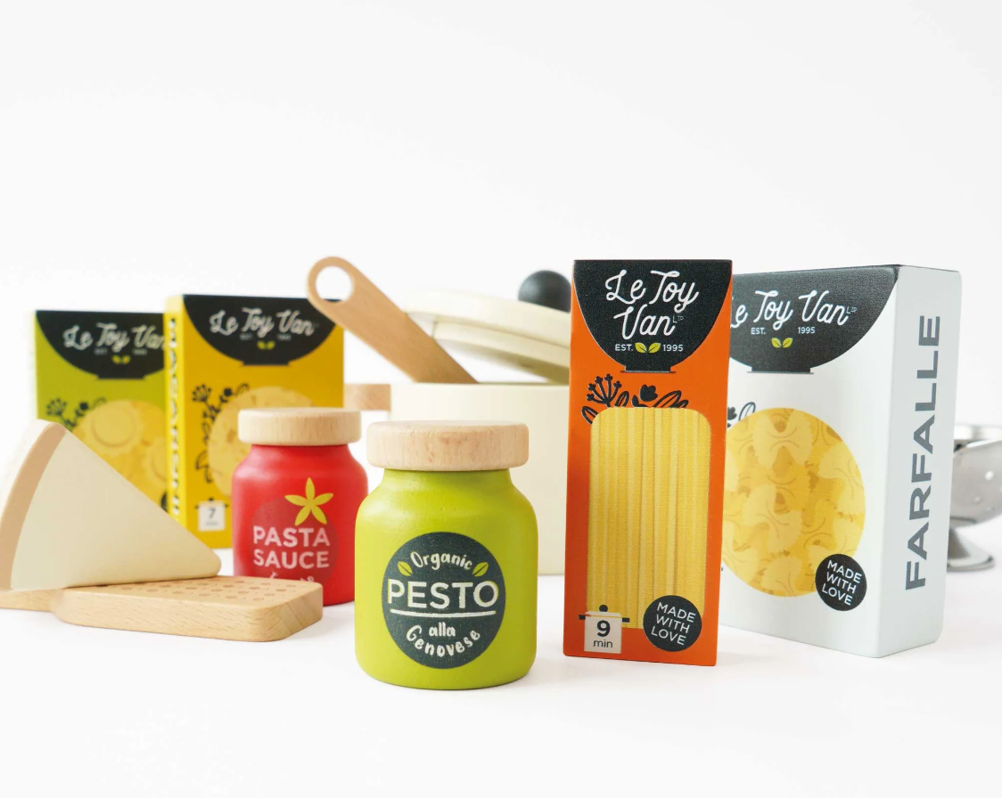 Organic Pasta Set with saucepan, wooden spoon, cheese grater, colander, pasta boxes, pesto and tomato sauces.