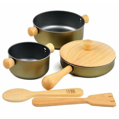 Cooking Utensils Set with frying pan, pot with lid, saucepan, wooden spatula and turner for children 2 years and up.