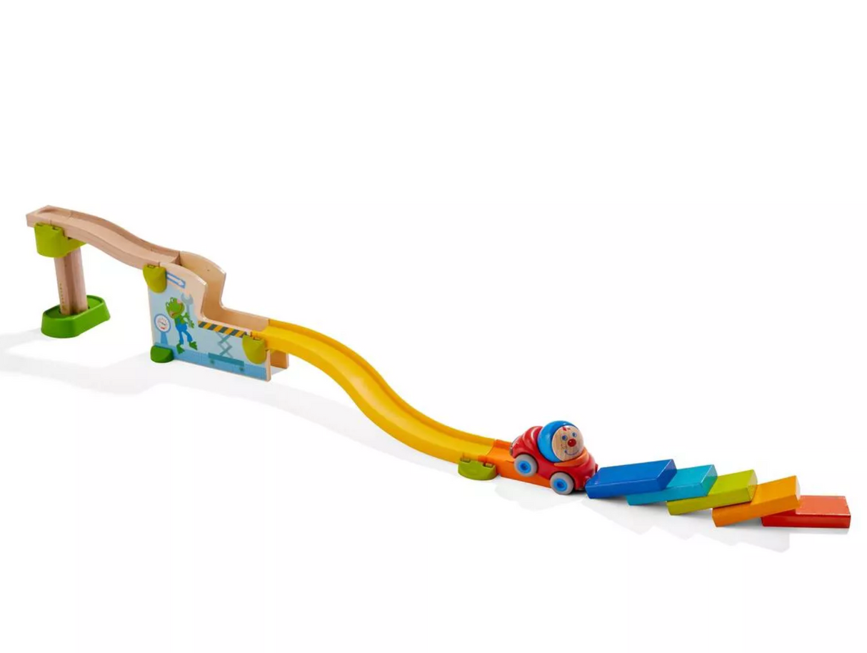 Kullerbu Jump into Car set with colorful ramps, Bert Boomer figure, and dominoes for kids aged 2 and up.