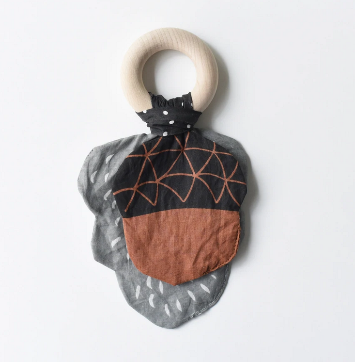 Organic Crinkle Teether | Acorn with eco maple ring and organic cotton fabric featuring crinkle paper for baby sensory.