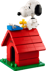 Ideas Peanuts: Snoopy's Doghouse featuring Snoopy and Woodstock atop a red doghouse