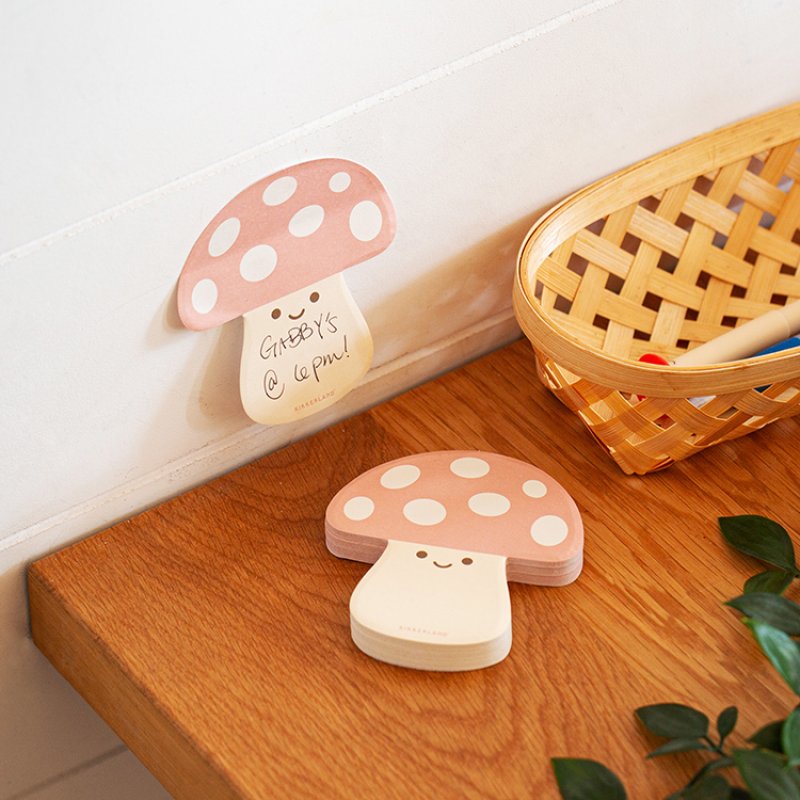 Sticky Notes | Mushroom pink mushroom-shaped sticky notes with white spots and smiling face