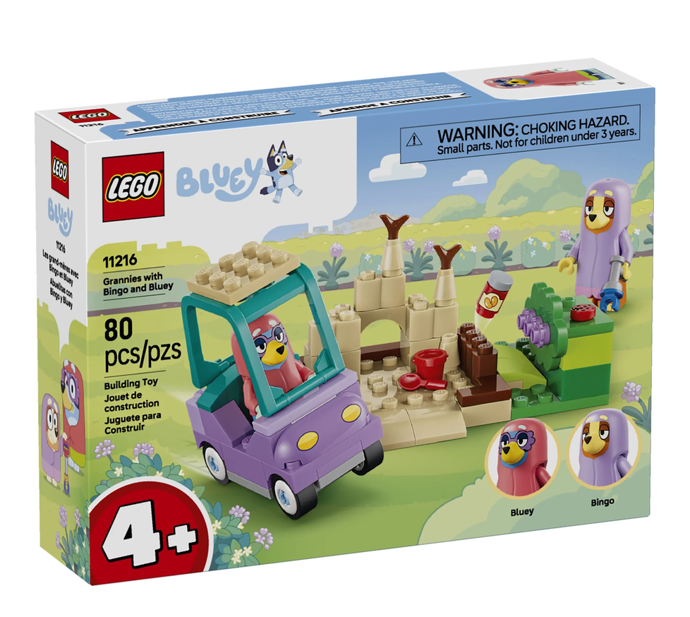 Bluey Grannies with Bingo & Bluey building set packaging featuring Bluey and Bingo figures
