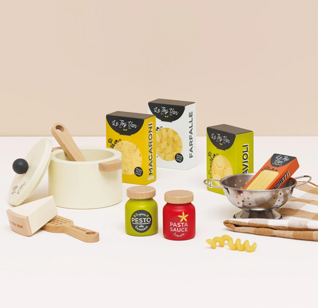 Organic Pasta Set with saucepan, wooden spoon, colander, cheese grater, pasta boxes, pesto and tomato sauce jars