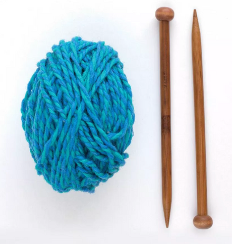 Discover Knitting Scarf Kit | Blue with blue wool yarn and wooden size US 13 knitting needles for beginners.