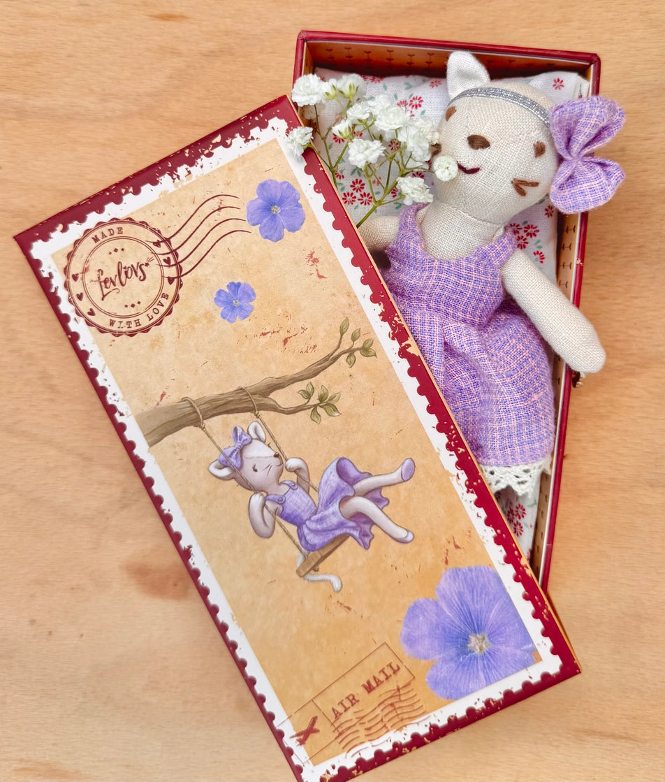 Levlovs | Cat in Stamp Box