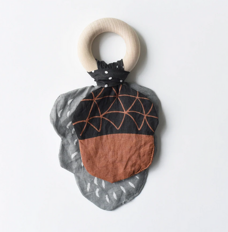 Organic Crinkle Teether | Acorn with eco maple ring and organic cotton fabric featuring crinkle paper for baby sensory.